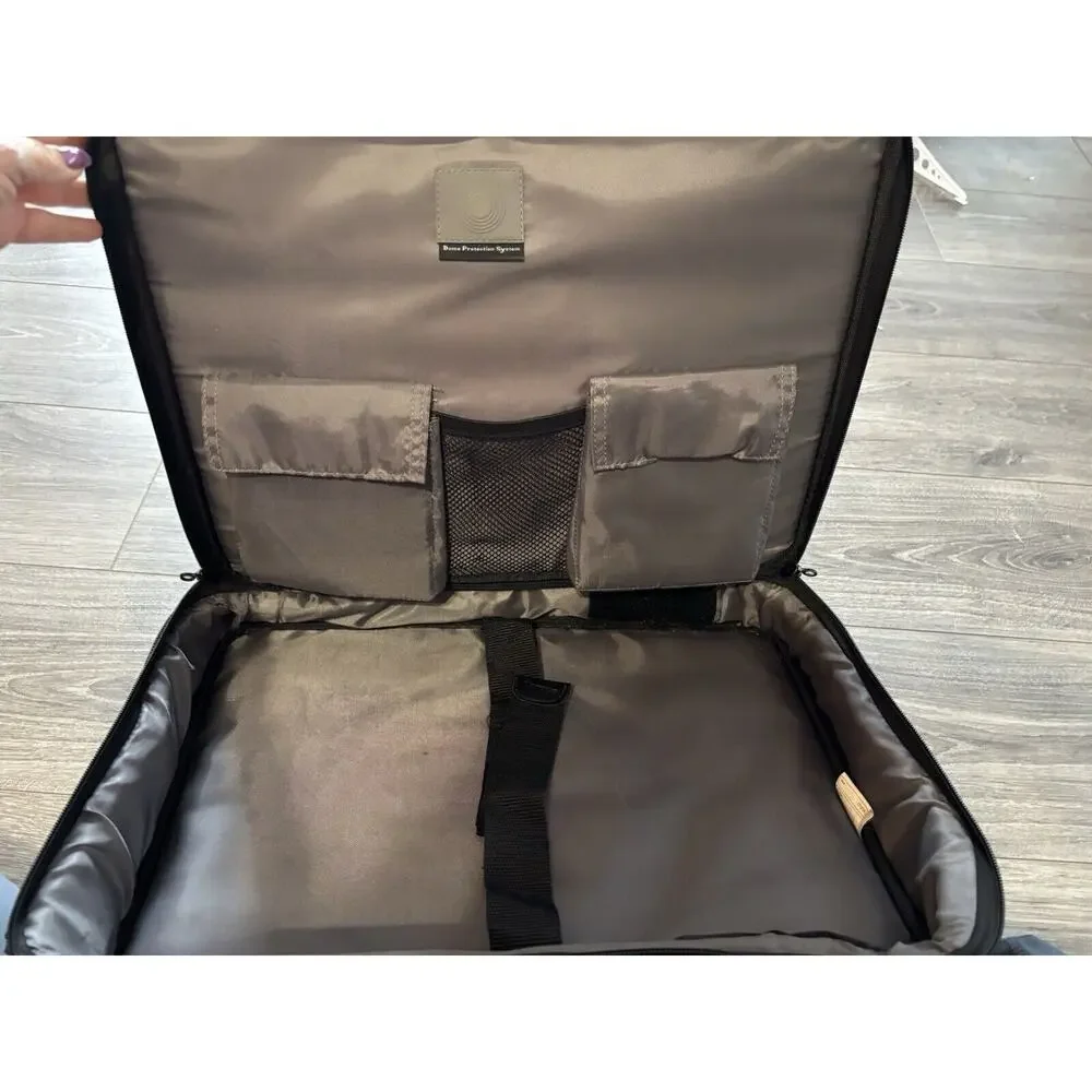 Targus 17”‎ Blacktop Deluxe Laptop Case w/ Dome Protection Softside Brief Case